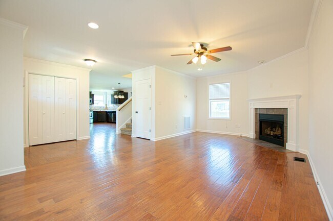 Building Photo - Pet Friendly Three Bedroom!