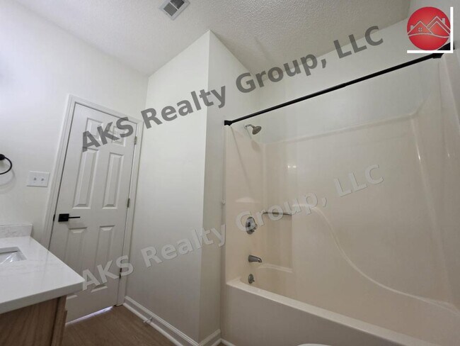 Building Photo - 158 Sugar Dr