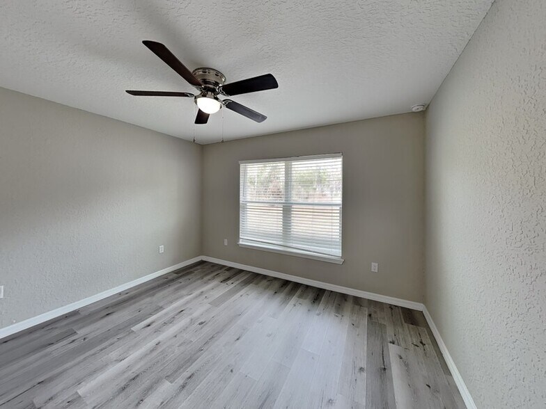 Building Photo - 3099 W Viking Ln