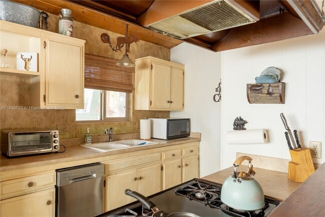Building Photo - 448 Quail Dr