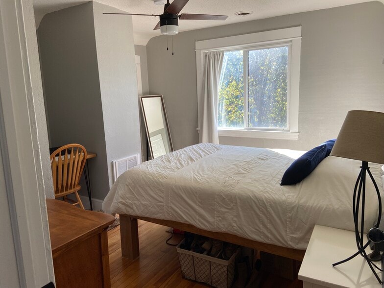 Second bedroom. Spacious with a lot of natural light. Window is on the front of the house. - 479 Michigan St.