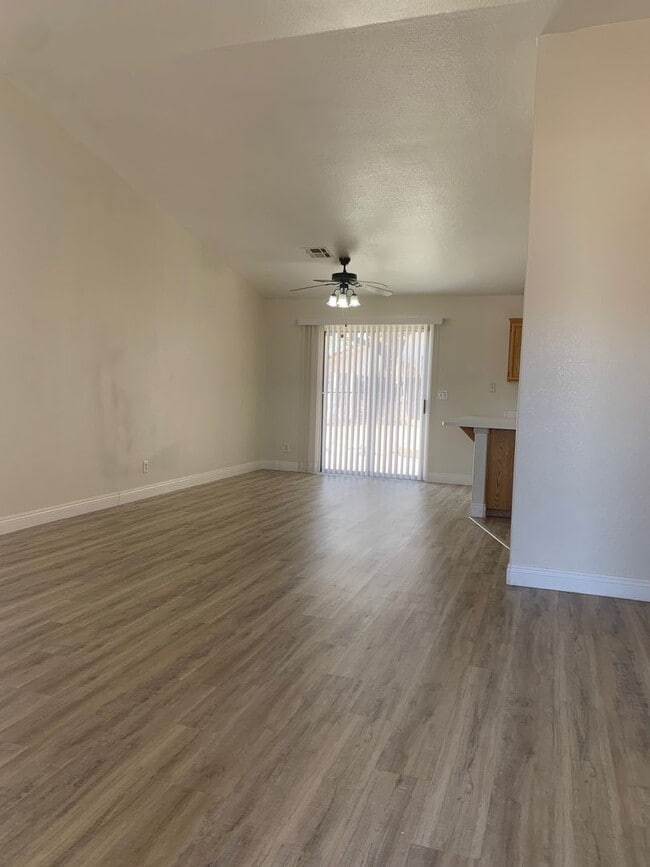 Building Photo - Single Story 3 Bedroom Home for Rent