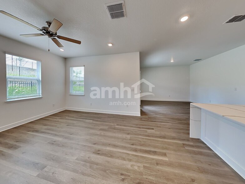 Building Photo - 37809 Dusty Saddle Ln