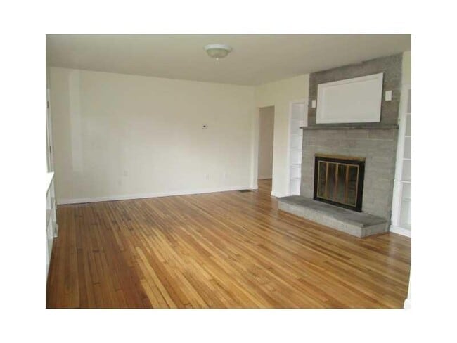 Building Photo - 180 Kingstown Rd