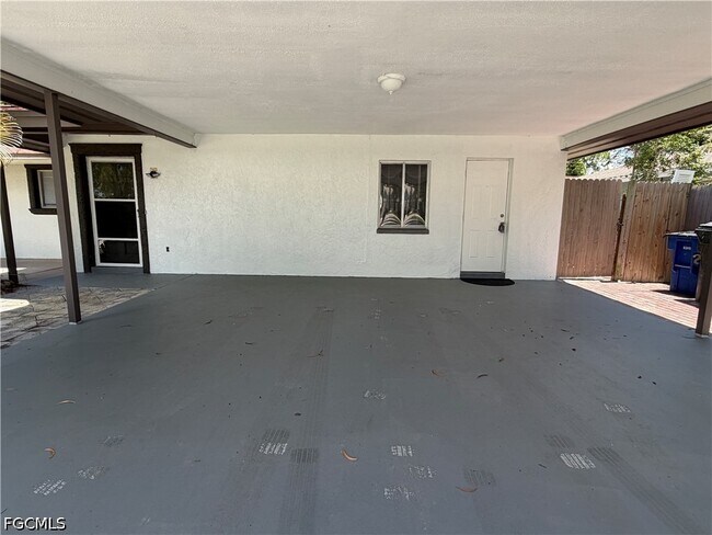 Building Photo - 5831 Casablanca Ct