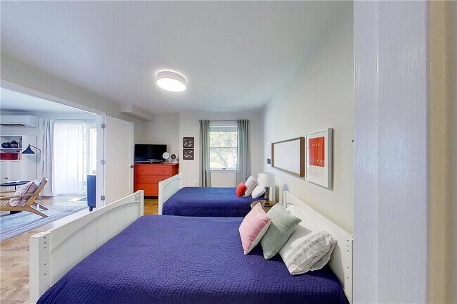 Building Photo - 364 Bellevue Ave
