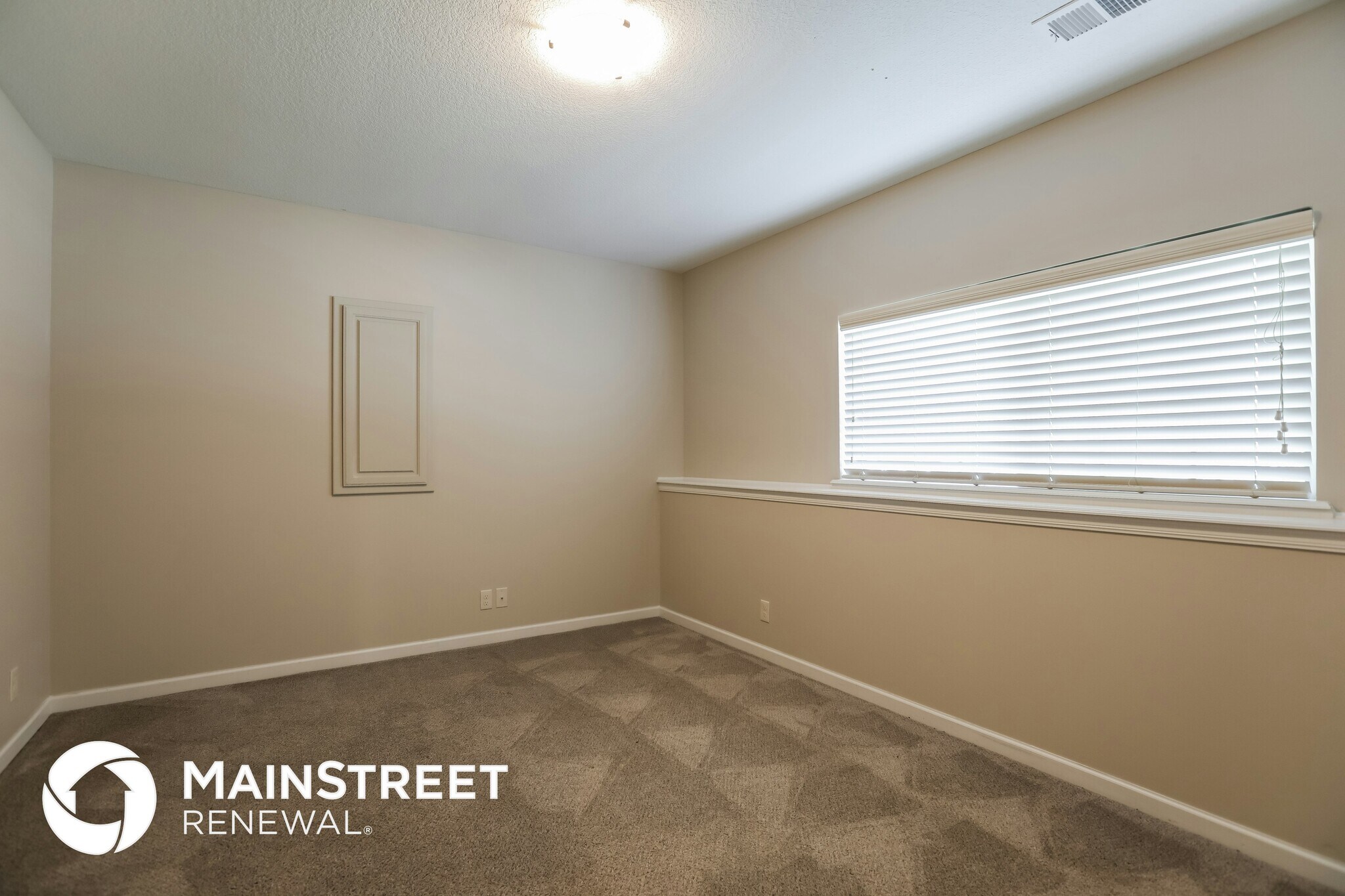 Building Photo - 592 S Walnut St