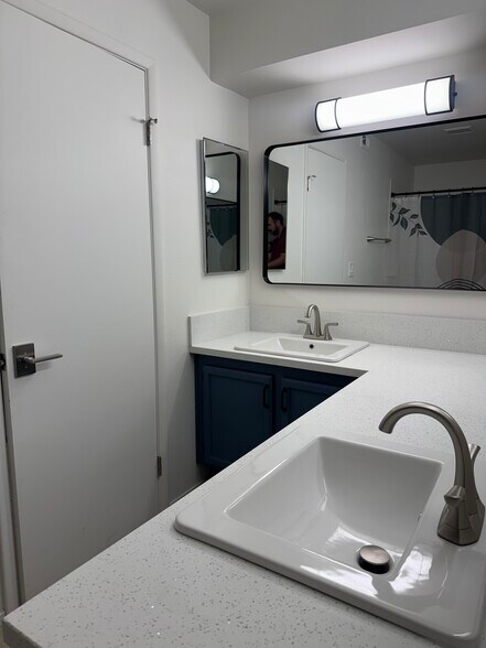 Building Photo - 1575 W Warm Springs Rd