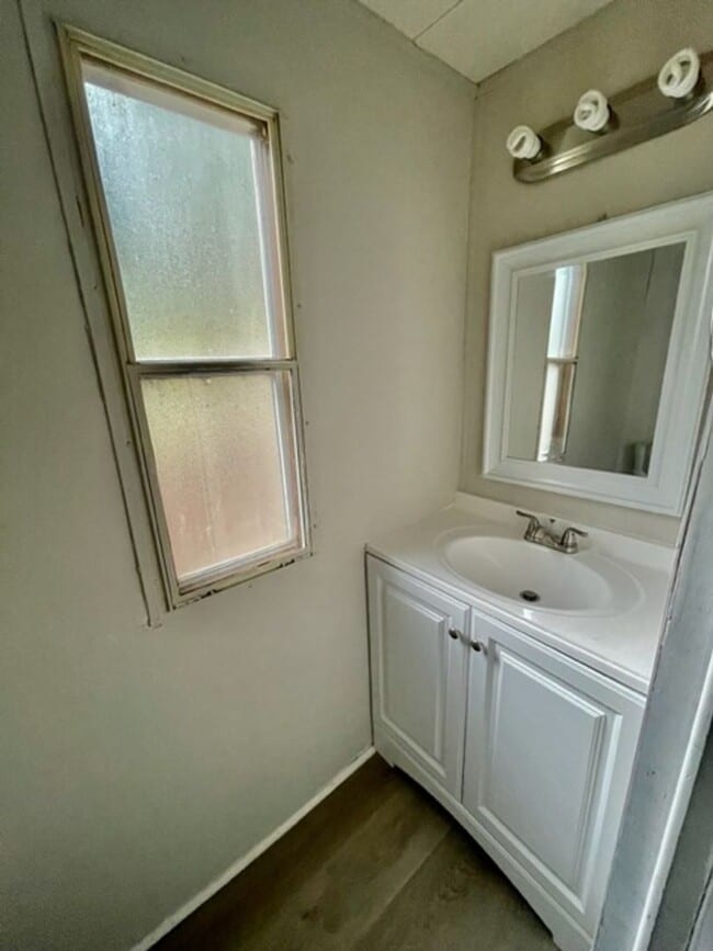 Building Photo - Adorable 3 bedroom 1.5 bath Mobile Home lo...