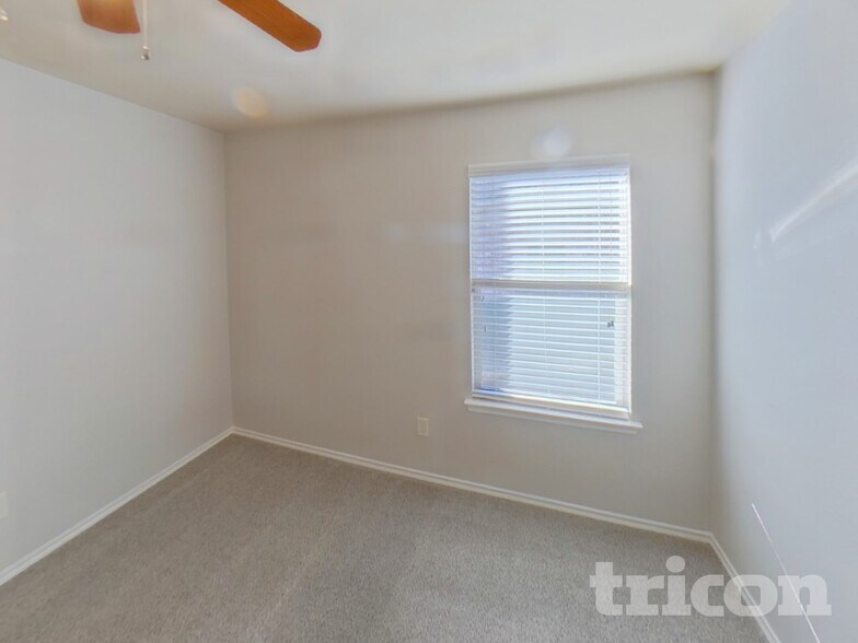 Building Photo - 336 Carlyle St