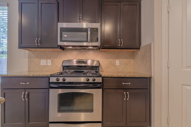 Building Photo - 5 Iris Arbor Ct