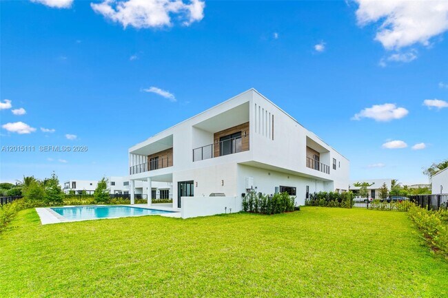 Building Photo - 16700 Botaniko Dr N