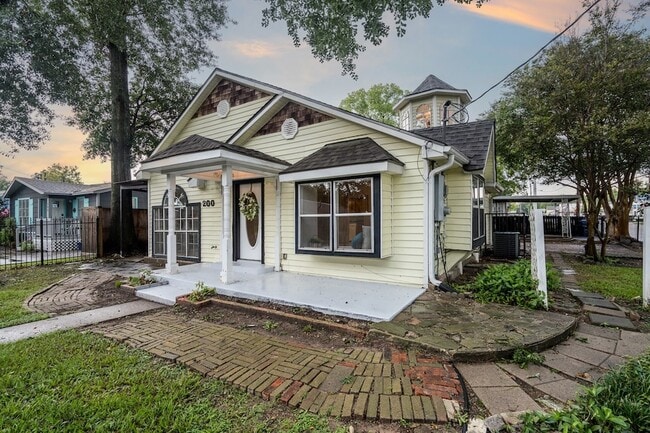 Primary Photo - 200 Fannin St
