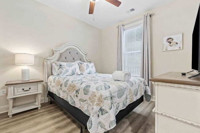 Building Photo - 587A Sunnyside Ave