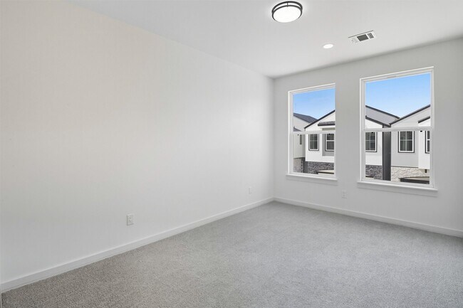 Building Photo - 2927 El Fenice Ln