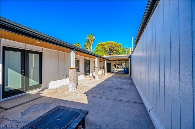 Building Photo - 5581 Wheatfield Dr