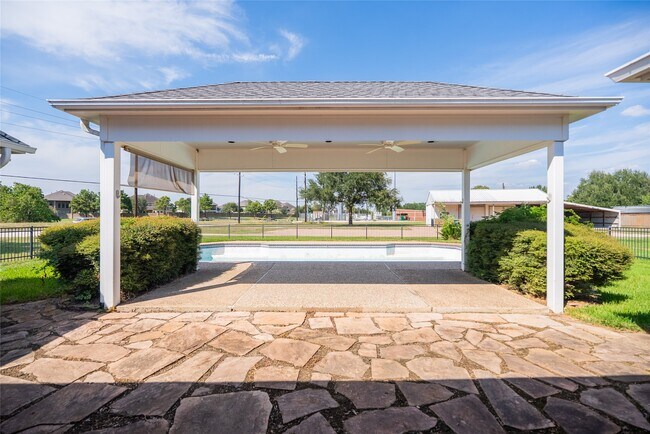 Building Photo - 26910 Willow Ln