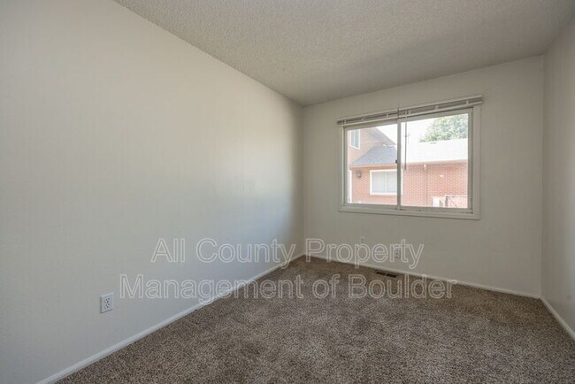 Building Photo - 2330 Wedgewood Ave