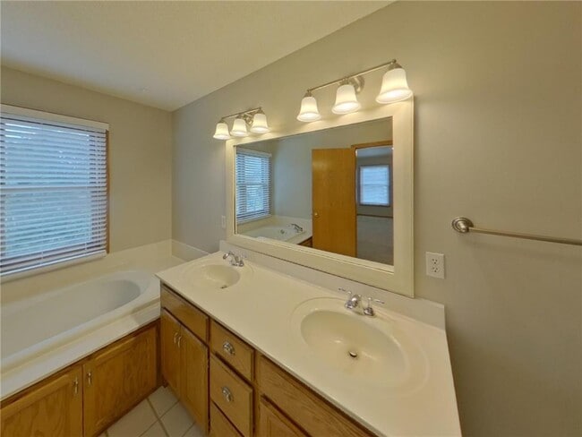 Building Photo - 10071 Raleigh Ct