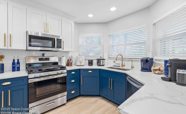 Building Photo - 6765 Angeles Rd