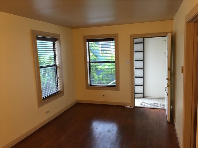 Building Photo - 611 W 37th St