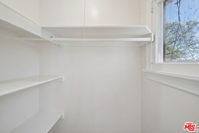 Building Photo - 7946 Fountain Ave