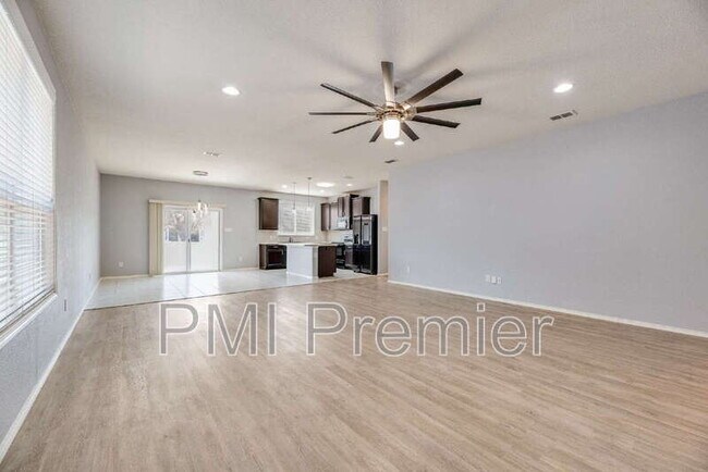 Building Photo - 9004 Blackstone Dr