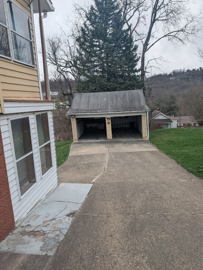 Building Photo - ***Great House with Garage***Perfect Location*** All new!!