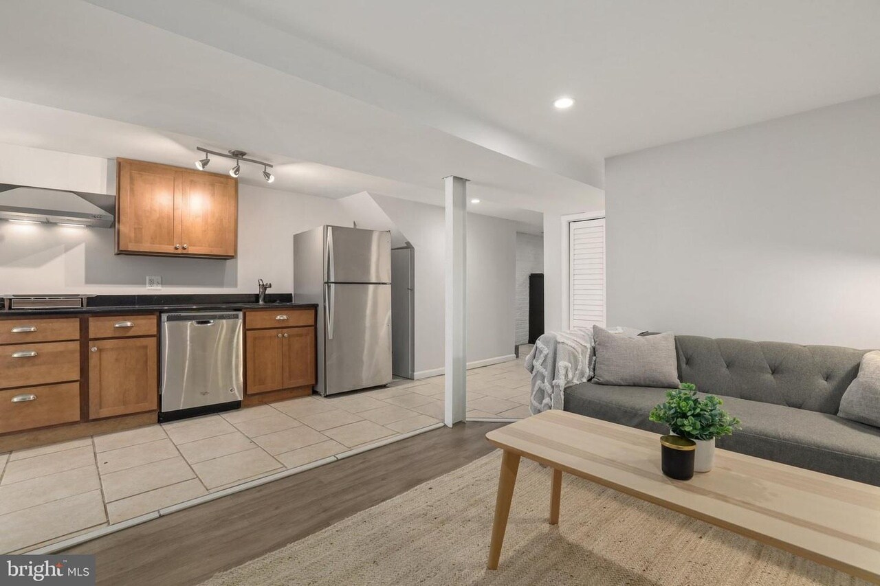 Building Photo - 5 Girard St NE