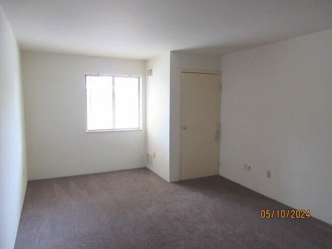 Building Photo - Upper 2 bedroom plus den in Germantown