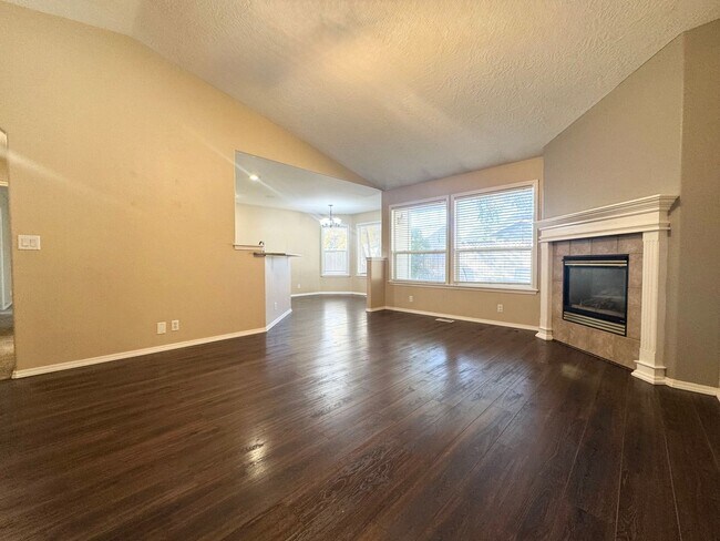 Building Photo - Modern and Updated 3bd/2b Home for Rent in...