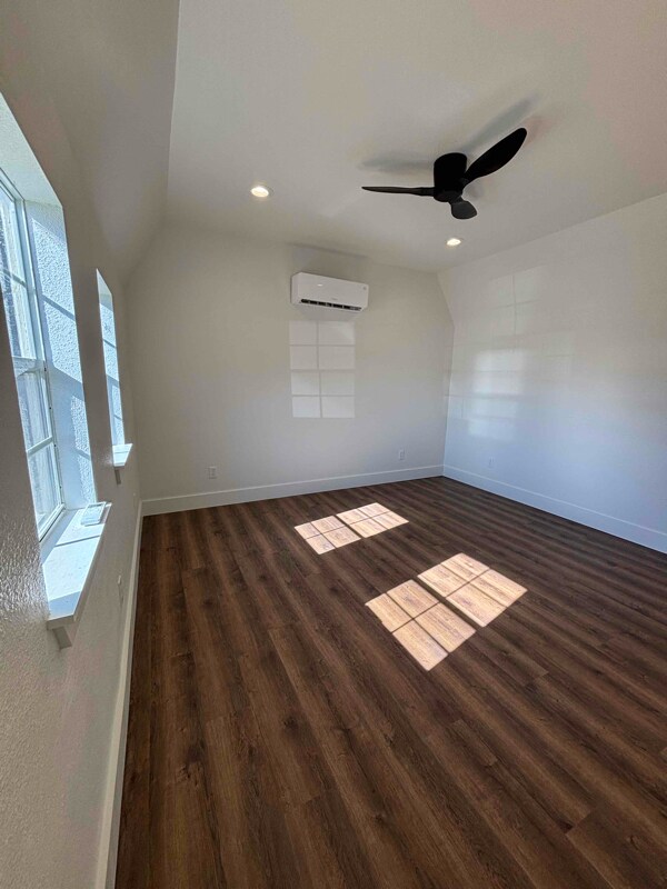 Building Photo - 3404 E Hwy 199