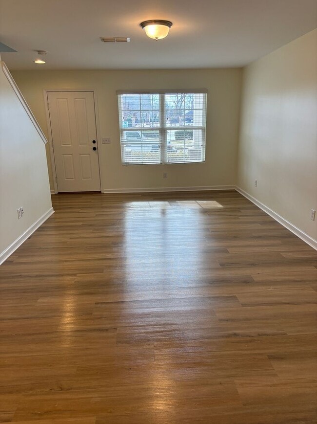 Building Photo - 1804 Riverbirch Ln