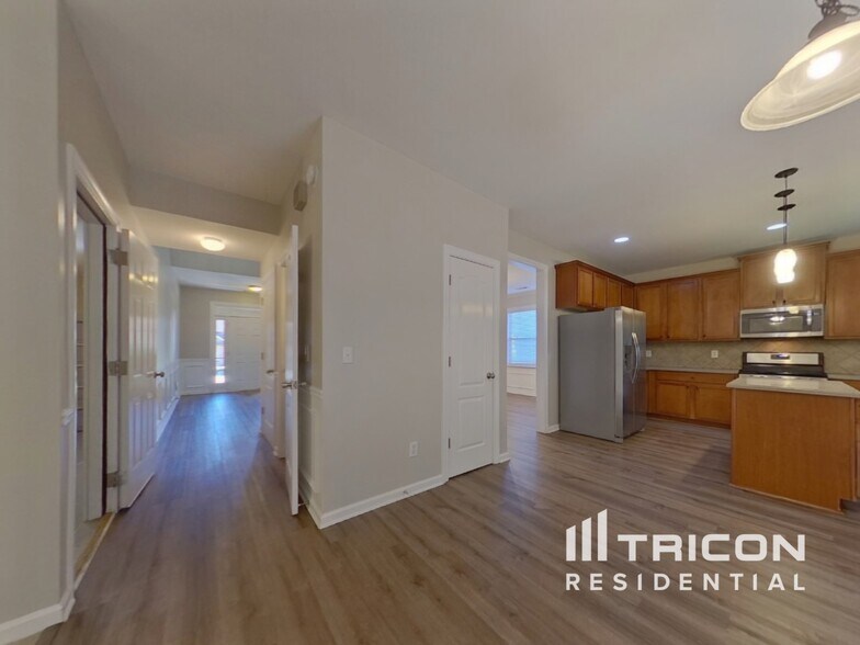 Building Photo - 188 Longwood Crossing