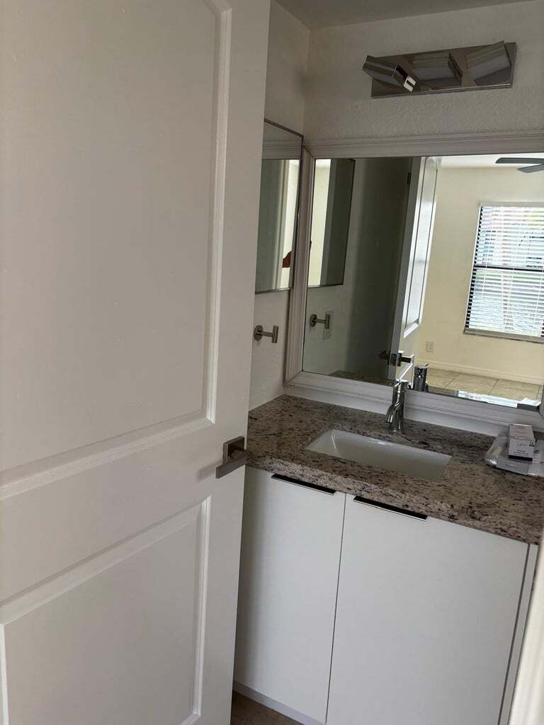 Building Photo - 1515 Lake Crystal Dr