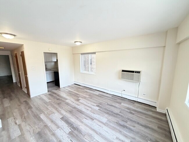 Building Photo - 1400 Chicago Ave