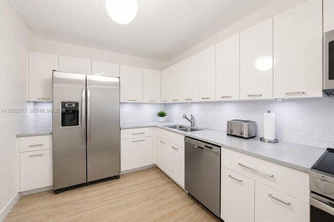 Building Photo - 780 NE 69th St