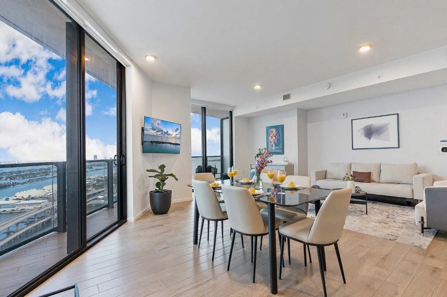 Building Photo - 398 NE 5th St