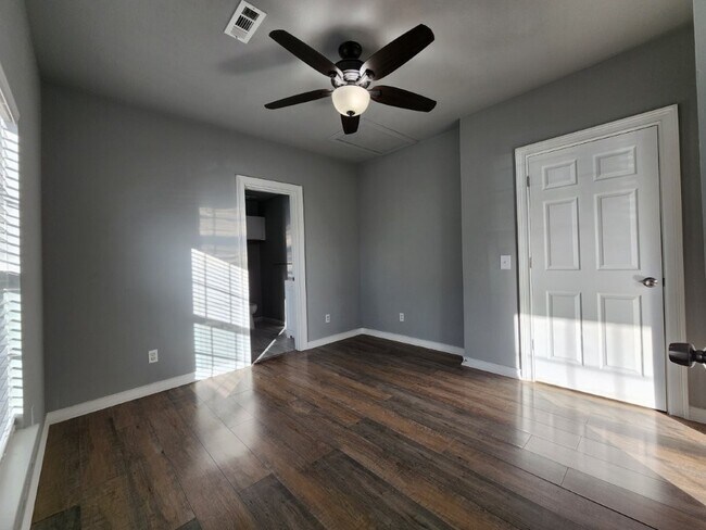 Building Photo - 7642 SW Regional Airport Blvd