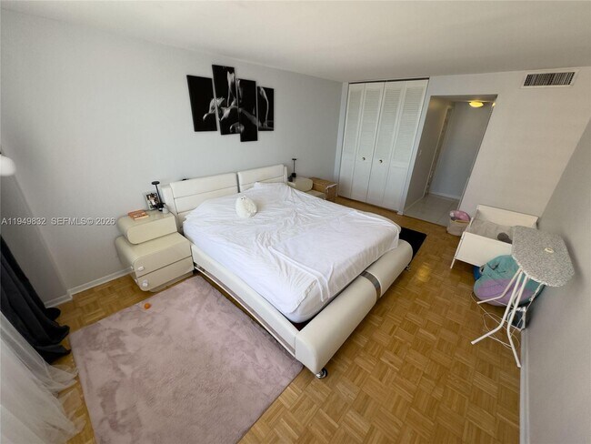 Building Photo - 250 174th St