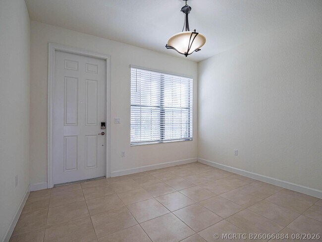 Building Photo - 10032 W Villa Cir