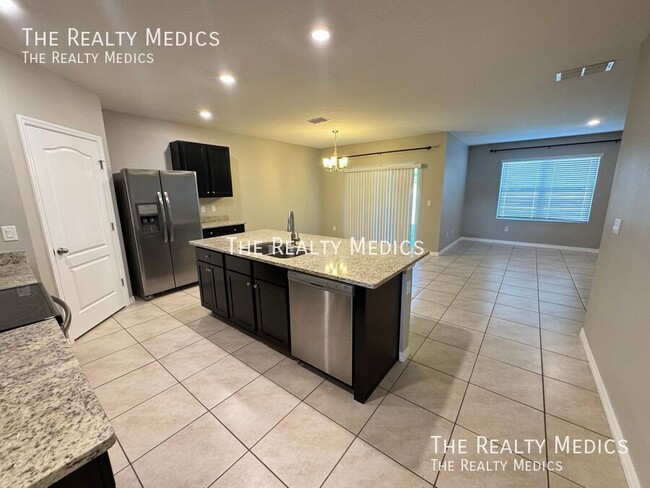 Building Photo - 404 Tanglewood Dr