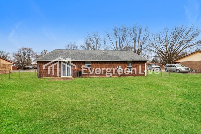 Building Photo - 4727 Stonehedge St