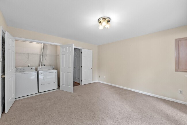 Building Photo - This move-in ready, professionally cleaned 3-bedroom, 3.5-bathroom townhouse in Reston Town Cente...