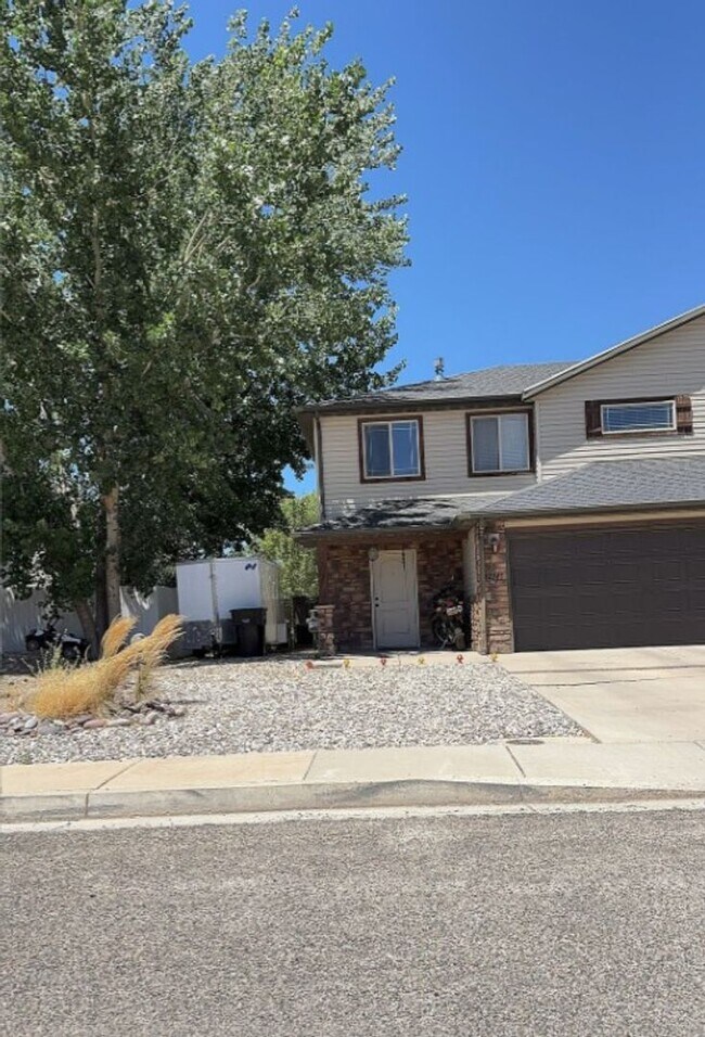 Building Photo - 2747 N Mountain Valley Trl