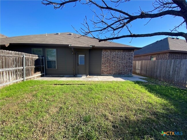 Building Photo - 688 Creekside Cir