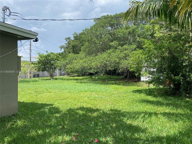 Building Photo - 2215 Adams St