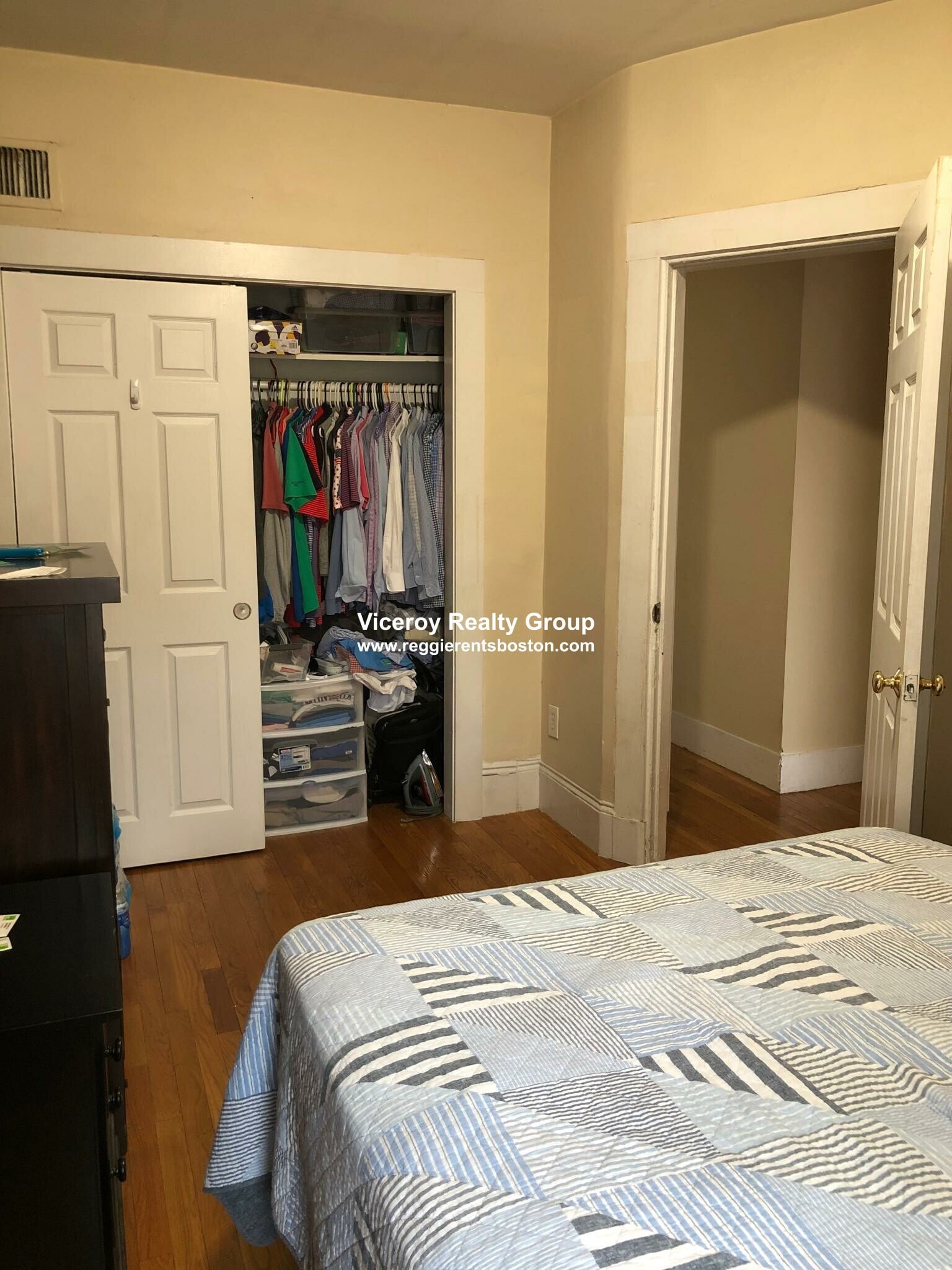 Building Photo - 861 E 1st St