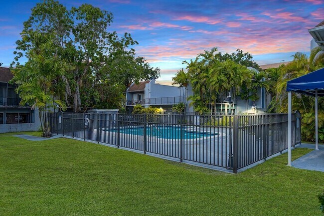 Building Photo - 9227 SW 87th Ave