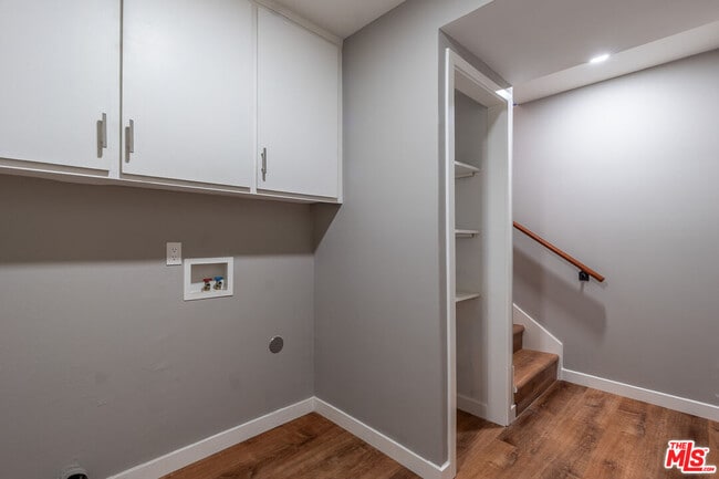 Building Photo - 20456 Strathern St